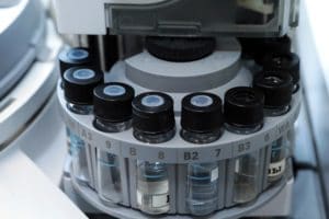 Benefits of Automated injections in chromatographic analysis 2 Vials in autosampler tray